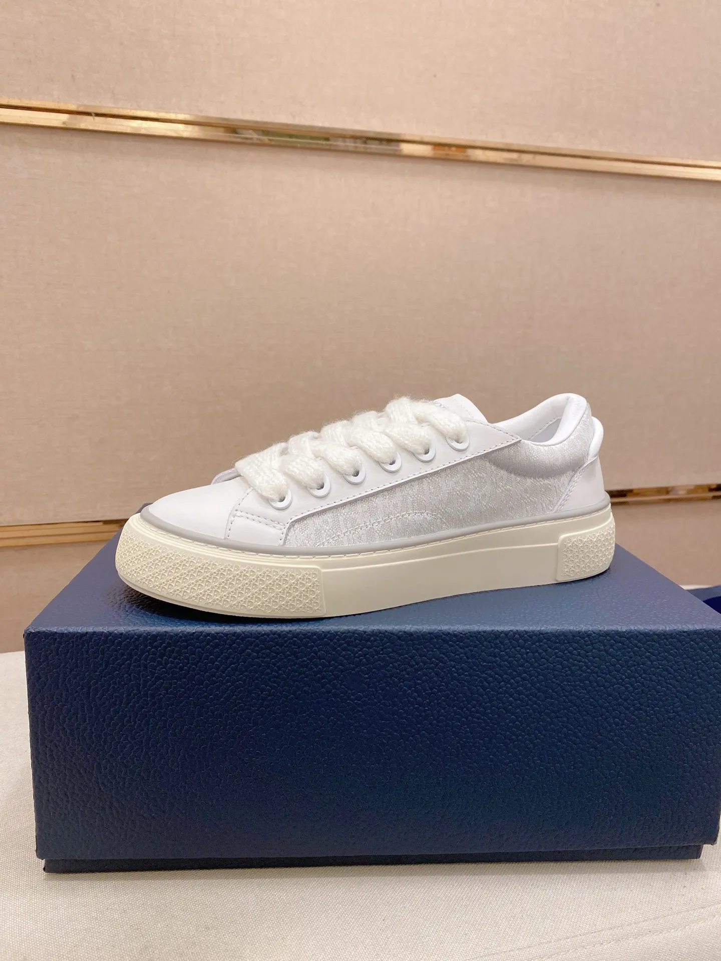 Factory price: 300 Men's shoes 💰[Dior·Dior] Top 🔍Couple style 💏🔍New casual sports style couple shoes, new four-season design, perfect workmanship, lace-up lazy style to create cabinet quality, upper: imported first-layer cowhide, sheepskin lining is soft and comfortable, ultra-light TPU wear-resistant outsole, simple, versatile fashion men's shoes, excellent color code number 35--44